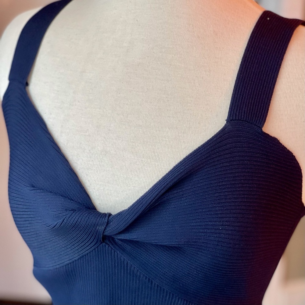 MOON RIVER Cropped Rib Knit Top - Picture 2 of 6